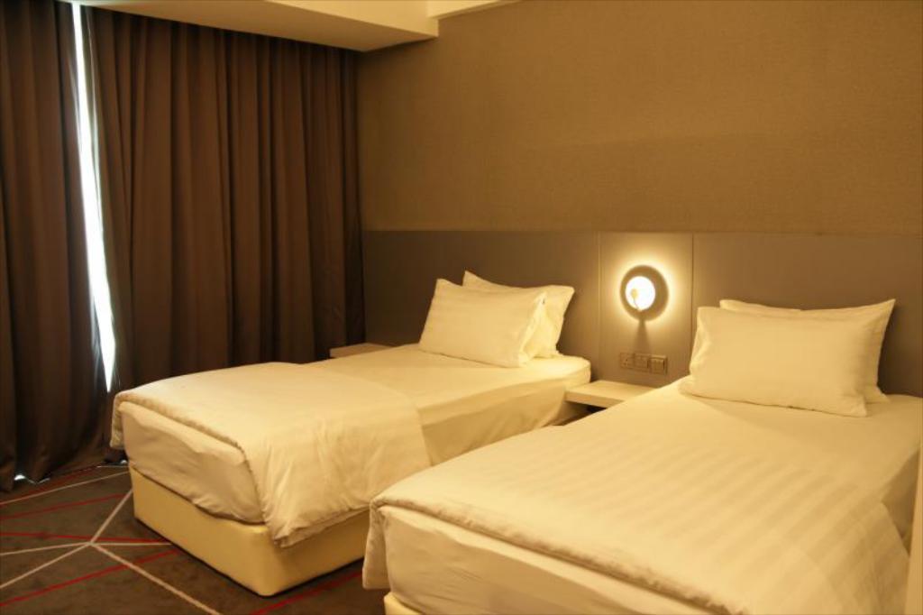 Amerin Hotel Джохор-Бару Экстерьер фото