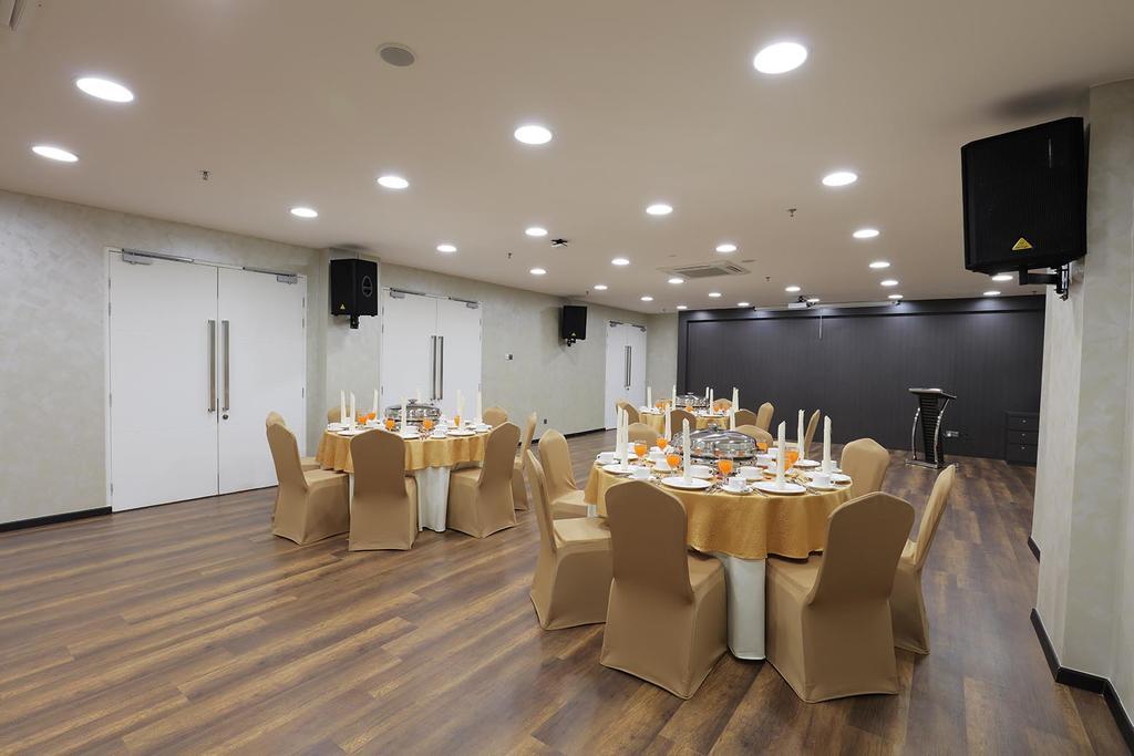 Amerin Hotel Джохор-Бару Экстерьер фото