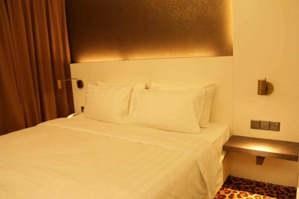 Amerin Hotel Джохор-Бару Экстерьер фото