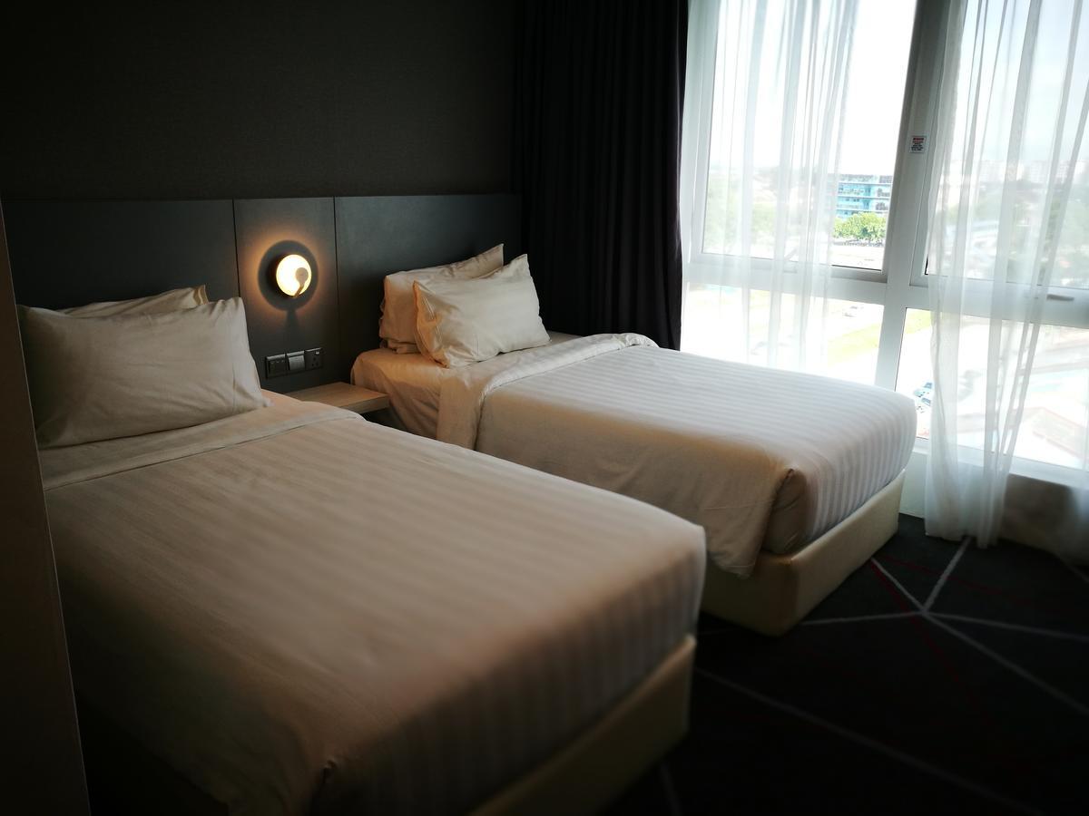 Amerin Hotel Джохор-Бару Экстерьер фото