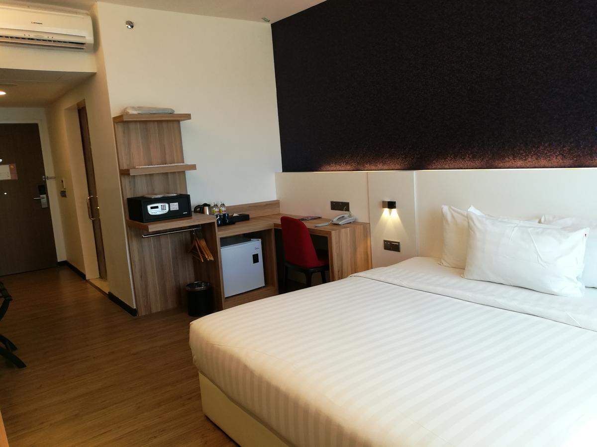 Amerin Hotel Джохор-Бару Экстерьер фото