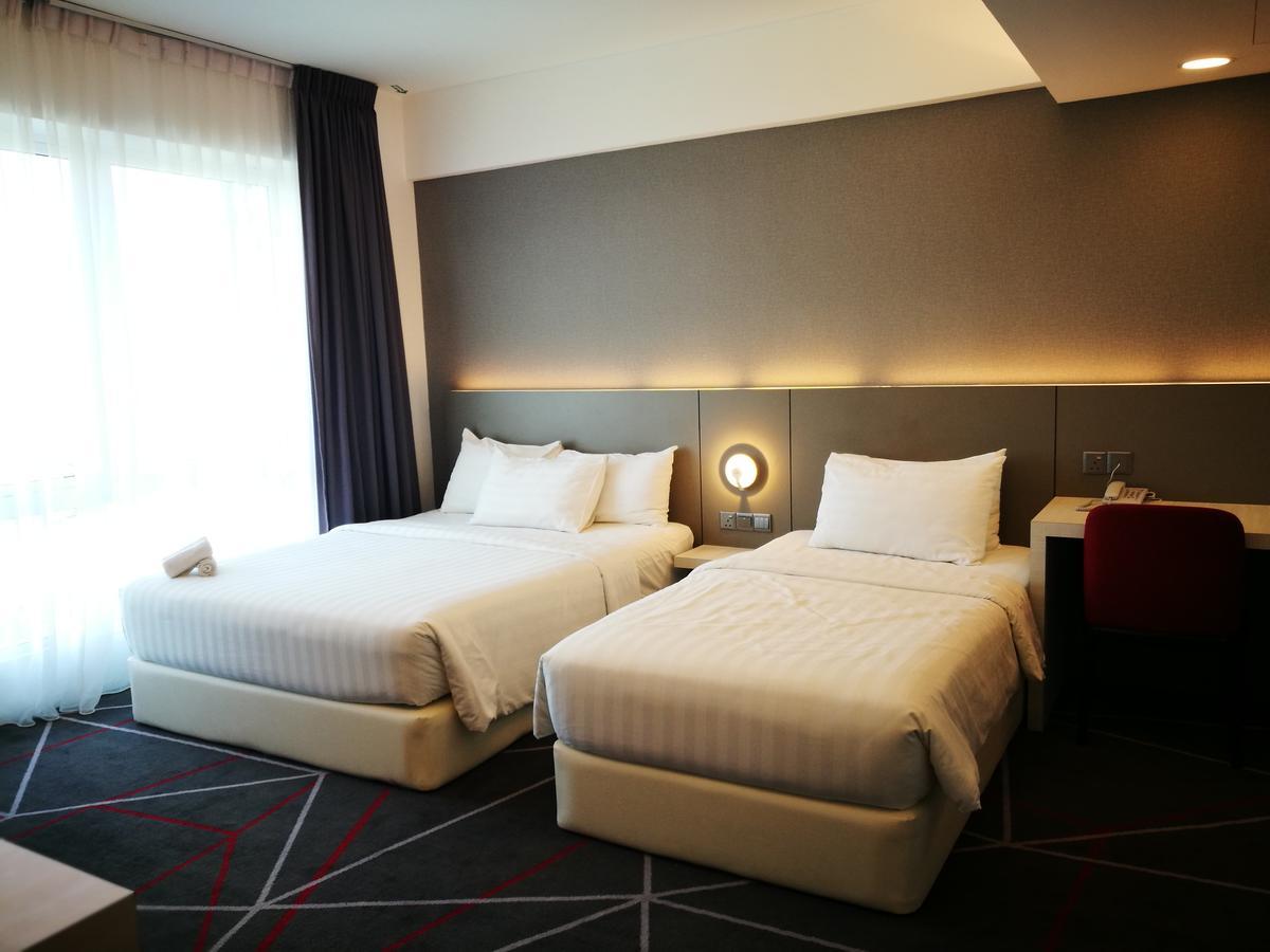 Amerin Hotel Джохор-Бару Экстерьер фото