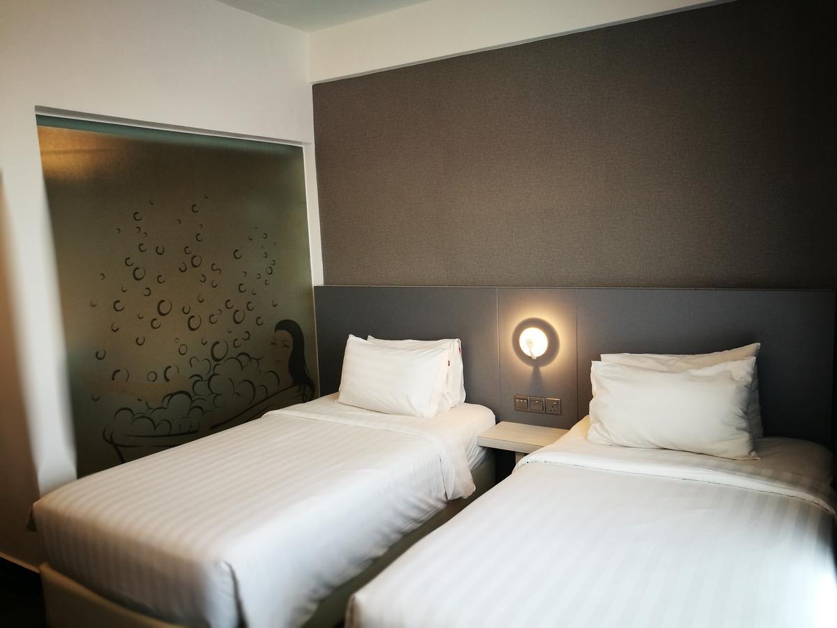 Amerin Hotel Джохор-Бару Экстерьер фото