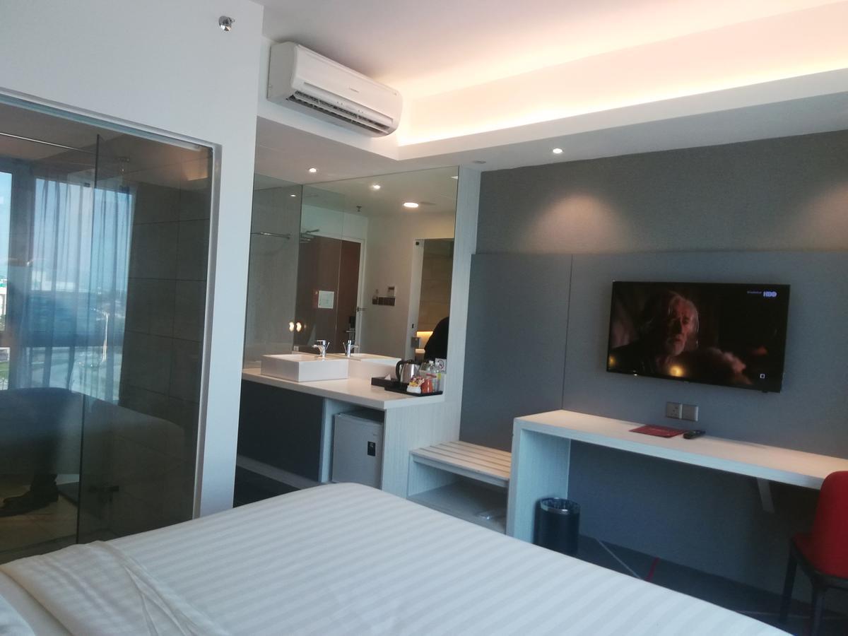 Amerin Hotel Джохор-Бару Экстерьер фото